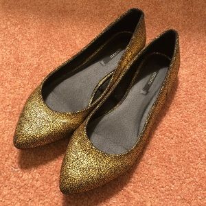 Gold Crackle Pointed Flats